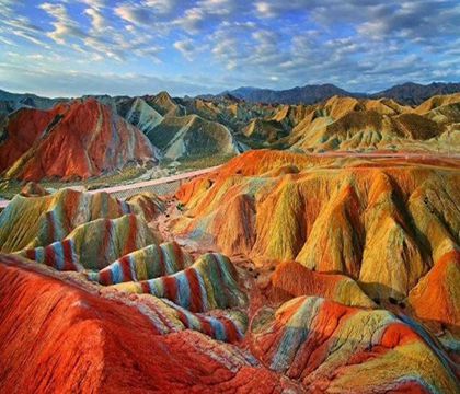 蘭州+武威+張掖+嘉峪關+敦煌+翡翠湖+水上雅丹+可可西里自然保護區+察爾汗鹽湖+茶卡鹽湖+青海湖+西寧9日8晚私家團